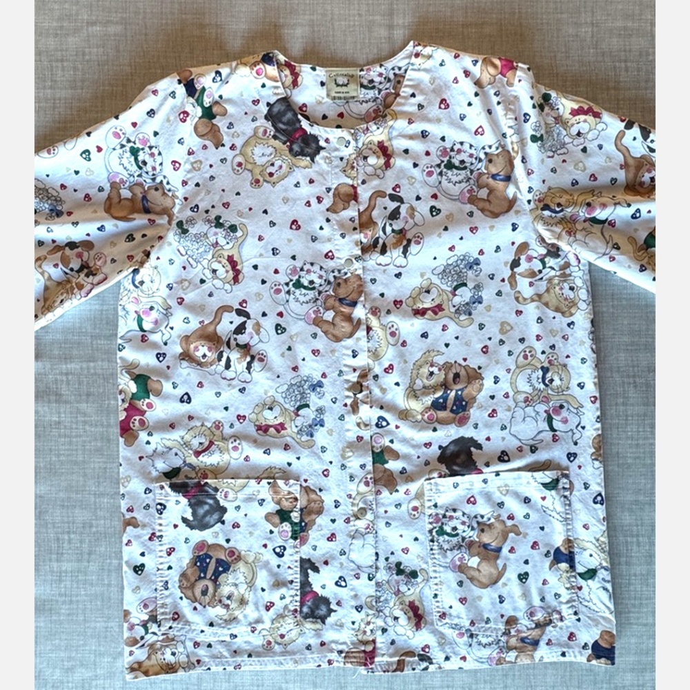 Cottonality Scrubs Top (M) Long Sleeve Snap Closure Vet Groomer Dogs+Cats Print